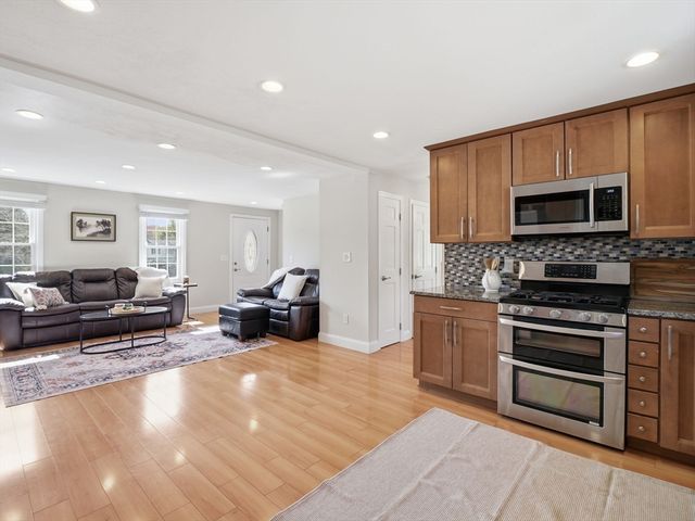 79 Garrison Rd, Chelmsford, MA 01824