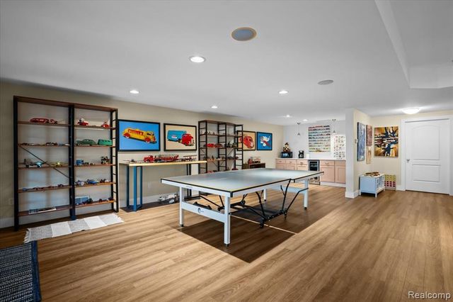 10743 Waterfall Court, South Lyon, MI 48178