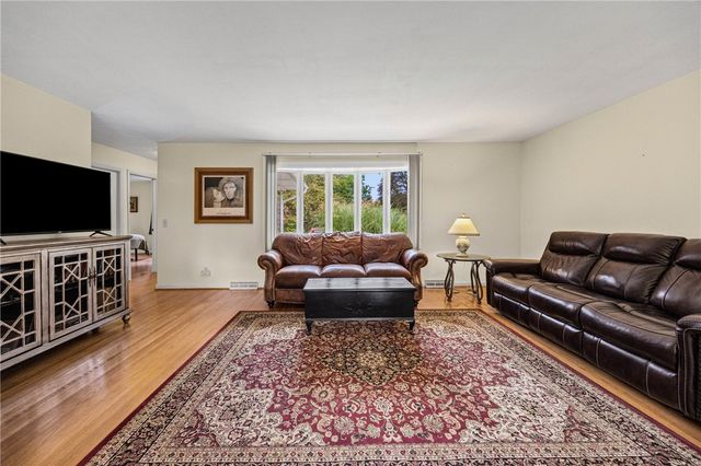 197 Willowen Drive, Irondequoit, NY 14609