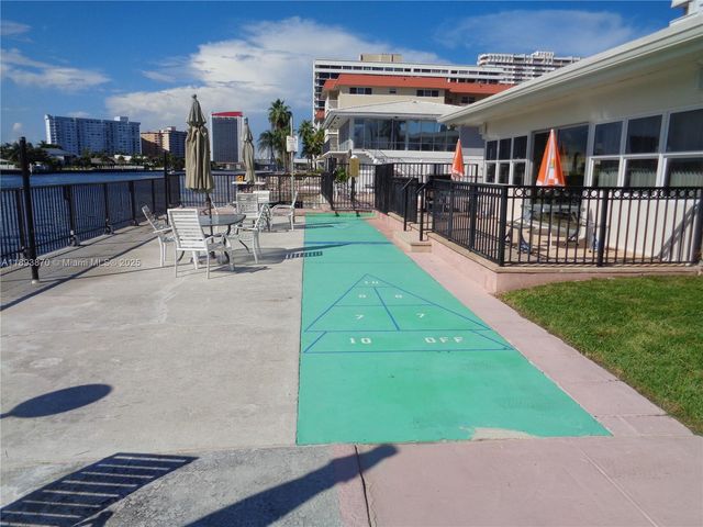3127 S Ocean Dr 219, Hallandale Beach, FL 33009
