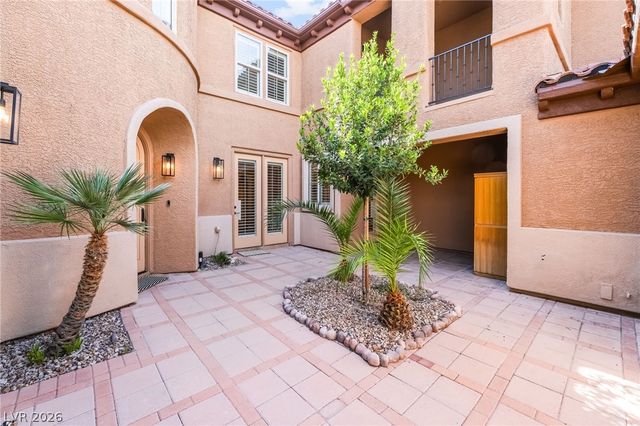 7702 Bear Ridge Street, Las Vegas, NV 89113