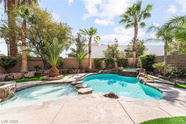 7702 Bear Ridge Street, Las Vegas, NV 89113