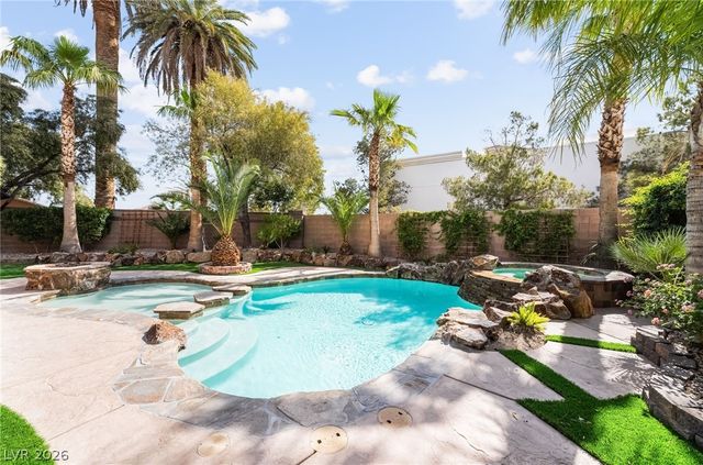 7702 Bear Ridge Street, Las Vegas, NV 89113