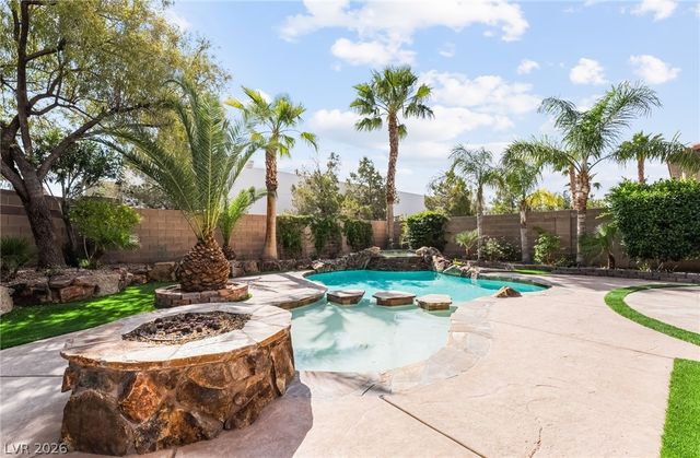 7702 Bear Ridge Street, Las Vegas, NV 89113