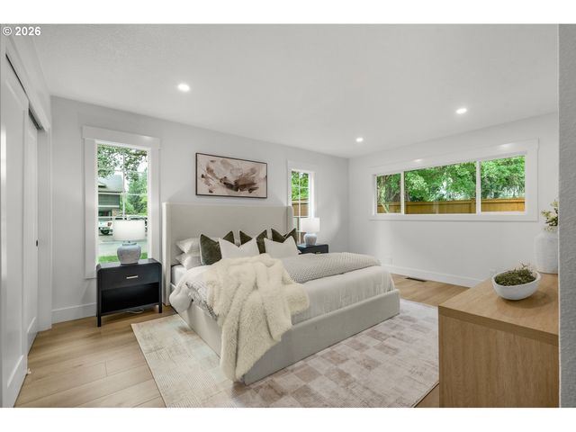 18111 Sw PIONEER Ct, Lake Oswego, OR 97034