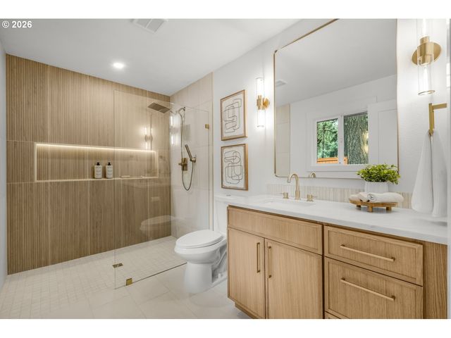 18111 Sw PIONEER Ct, Lake Oswego, OR 97034