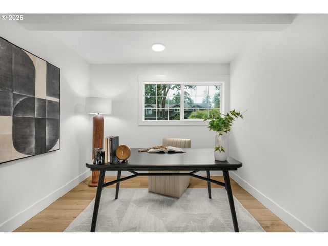 18111 Sw PIONEER Ct, Lake Oswego, OR 97034