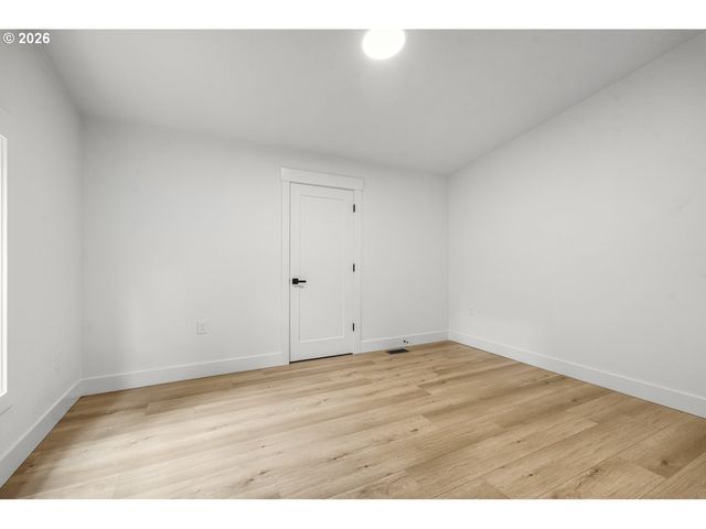 18111 Sw PIONEER Ct, Lake Oswego, OR 97034