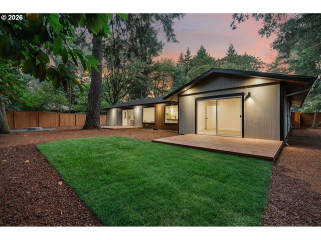 18111 Sw PIONEER Ct, Lake Oswego, OR 97034
