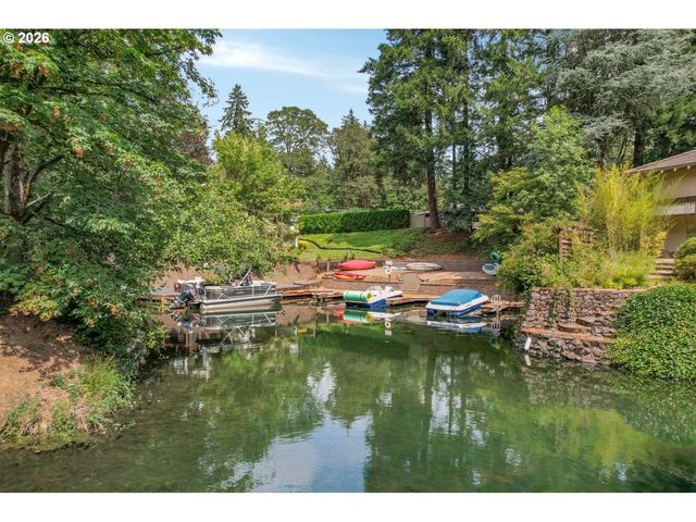 18111 Sw PIONEER Ct, Lake Oswego, OR 97034