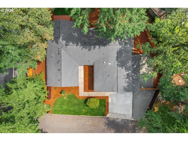 18111 Sw PIONEER Ct, Lake Oswego, OR 97034