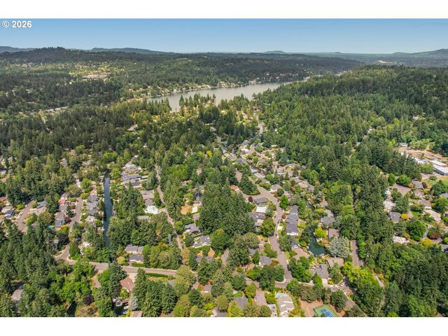 18111 Sw PIONEER Ct, Lake Oswego, OR 97034