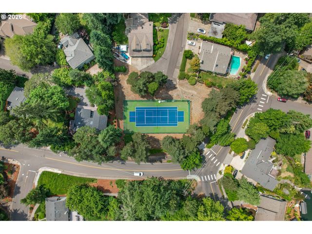 18111 Sw PIONEER Ct, Lake Oswego, OR 97034