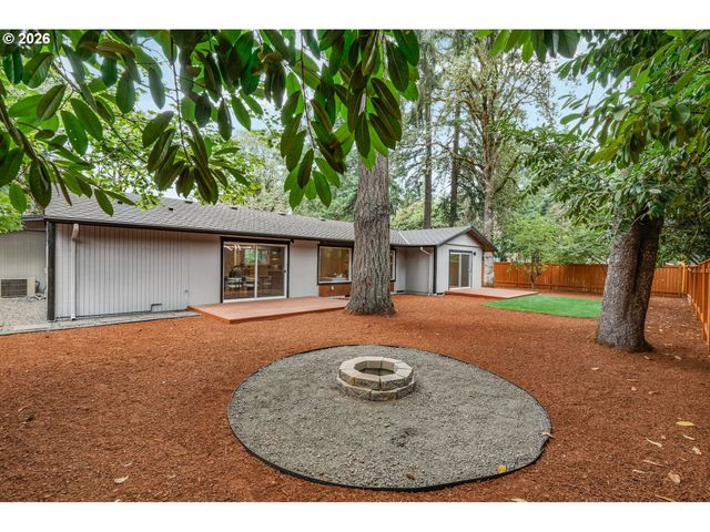18111 Sw PIONEER Ct, Lake Oswego, OR 97034