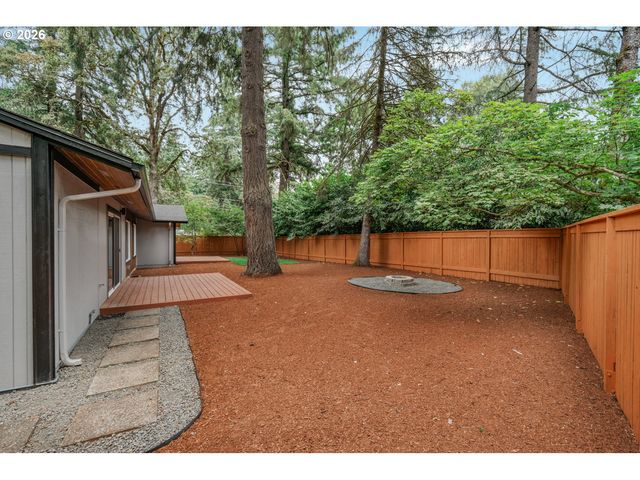 18111 Sw PIONEER Ct, Lake Oswego, OR 97034