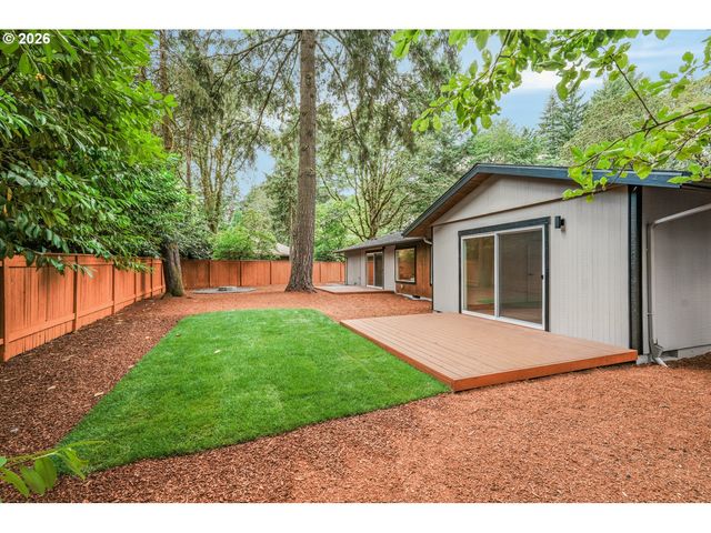 18111 Sw PIONEER Ct, Lake Oswego, OR 97034