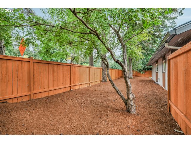 18111 Sw PIONEER Ct, Lake Oswego, OR 97034