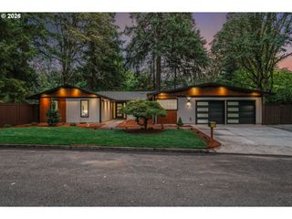 18111 Sw PIONEER Ct, Lake Oswego, OR 97034