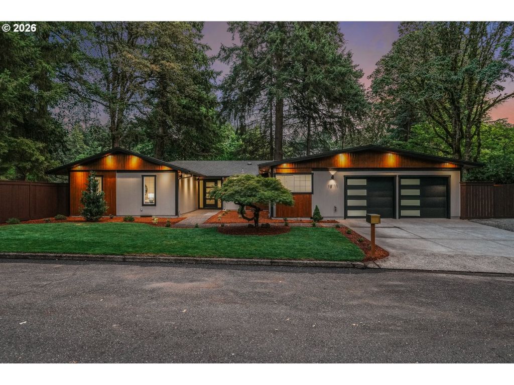 18111 Sw PIONEER Ct, Lake Oswego, OR 97034