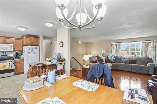 2440 BELAIR DR, Dover, PA 17315