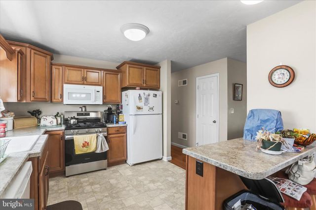 2440 BELAIR DR, Dover, PA 17315