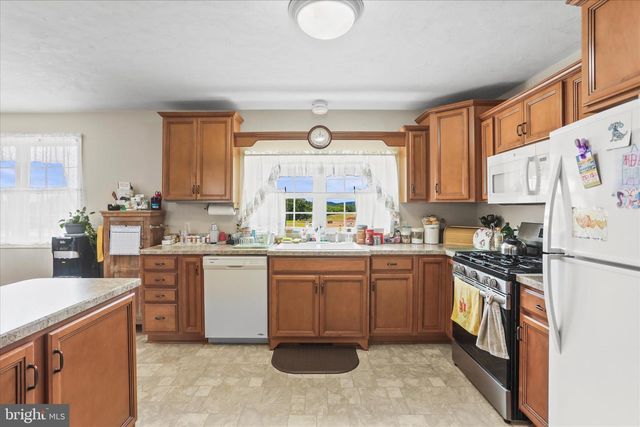 2440 BELAIR DR, Dover, PA 17315