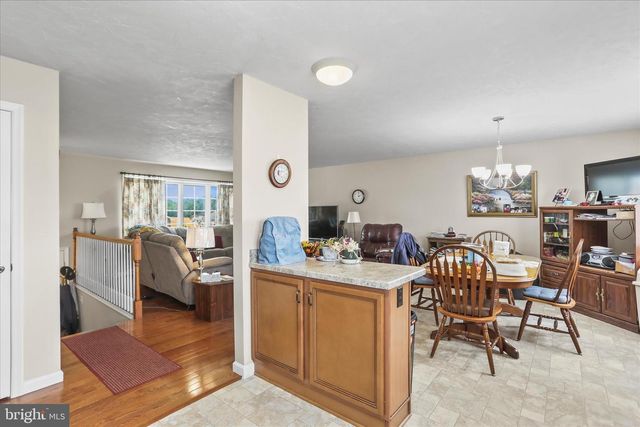 2440 BELAIR DR, Dover, PA 17315