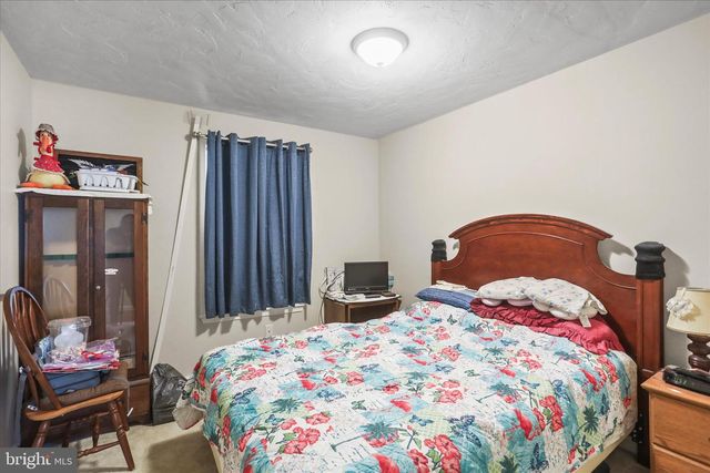 2440 BELAIR DR, Dover, PA 17315