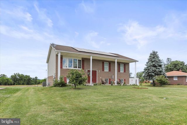 2440 BELAIR DR, Dover, PA 17315