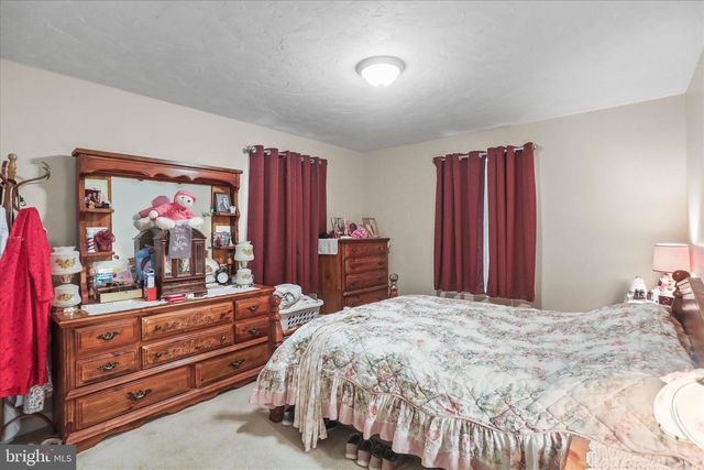 2440 BELAIR DR, Dover, PA 17315