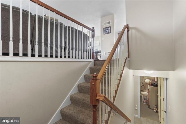 2440 BELAIR DR, Dover, PA 17315