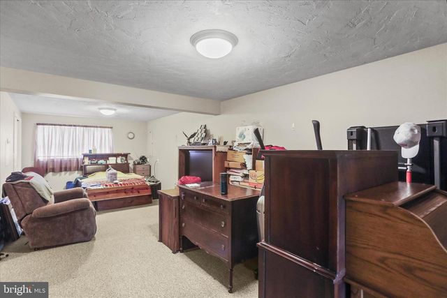 2440 BELAIR DR, Dover, PA 17315