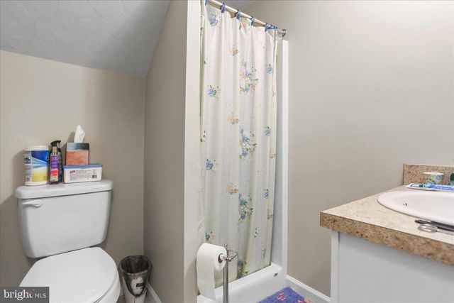 2440 BELAIR DR, Dover, PA 17315