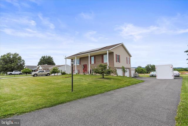 2440 BELAIR DR, Dover, PA 17315