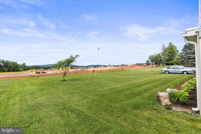 2440 BELAIR DR, Dover, PA 17315