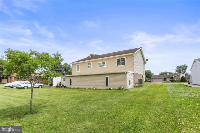 2440 BELAIR DR, Dover, PA 17315