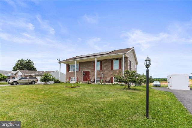 2440 BELAIR DR, Dover, PA 17315