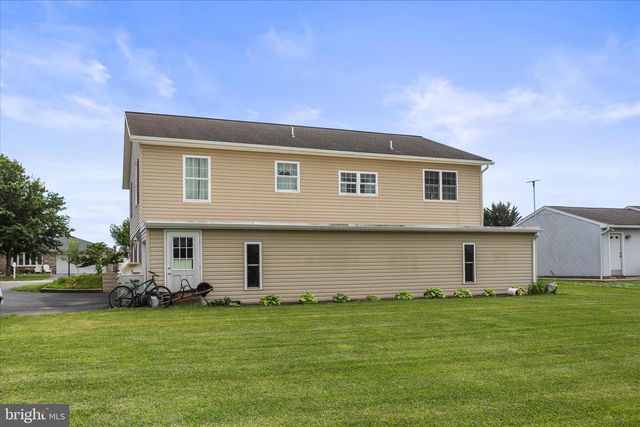 2440 BELAIR DR, Dover, PA 17315