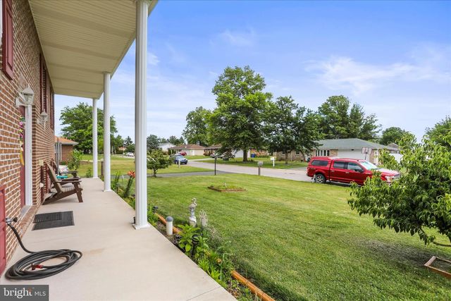 2440 BELAIR DR, Dover, PA 17315