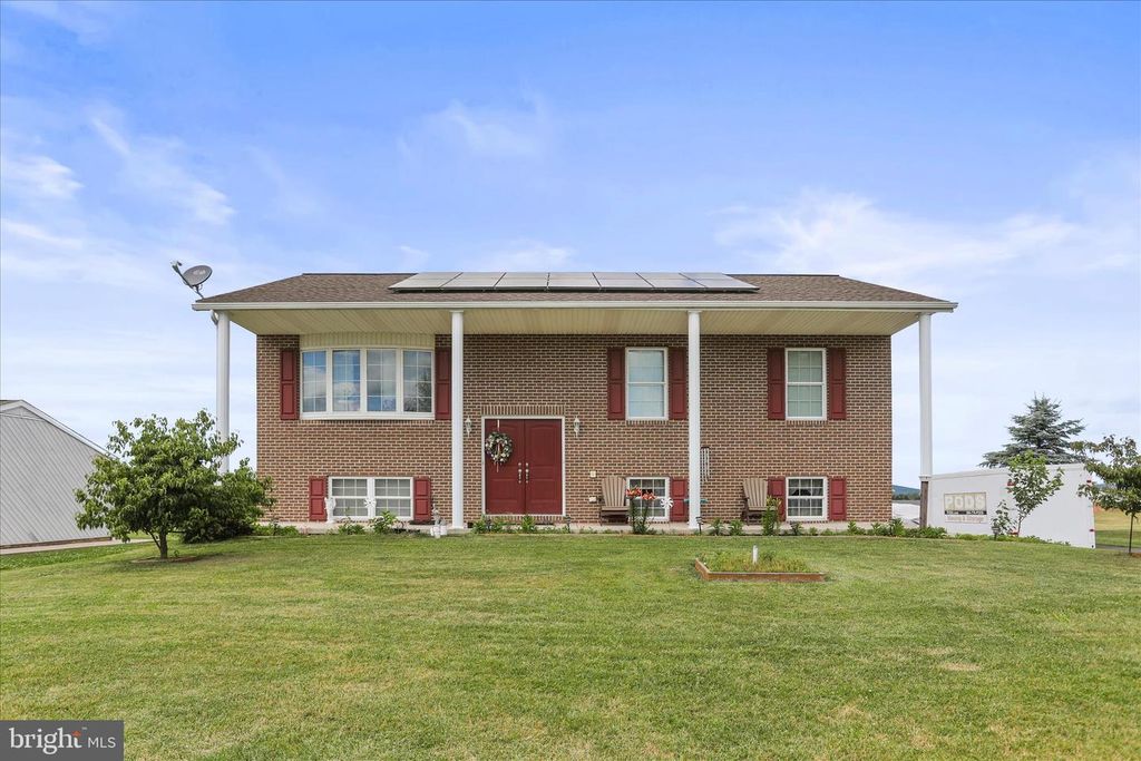 2440 BELAIR DR, Dover, PA 17315