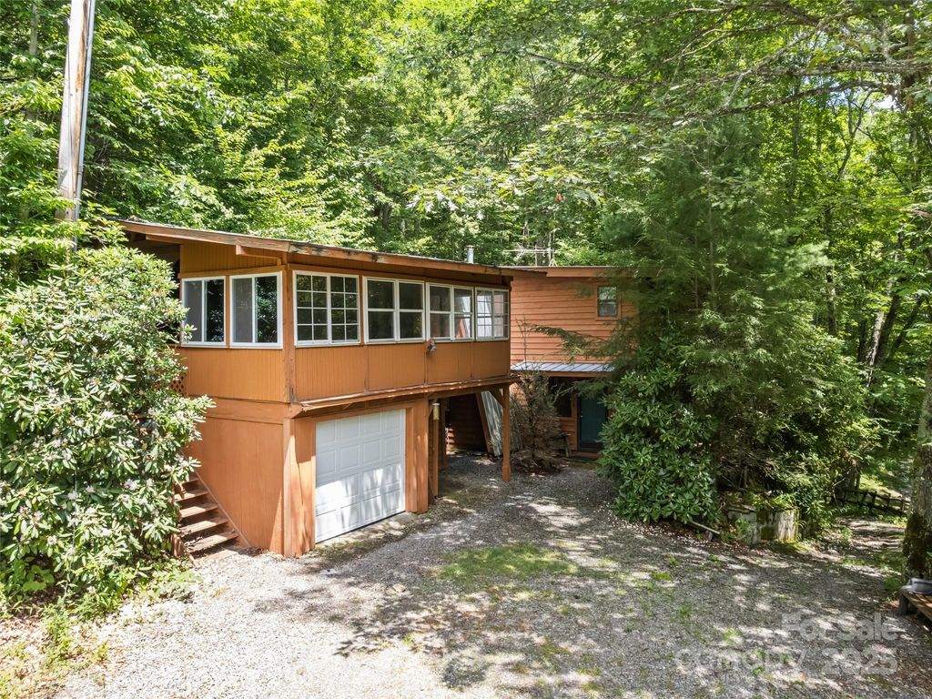 1010 Autumn Drive, Maggie Valley, NC 28751