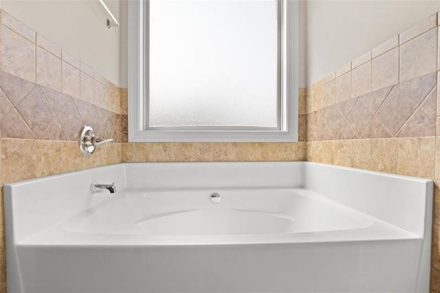 1246 FOXCREEK Drive, Mcdonough, GA 30252