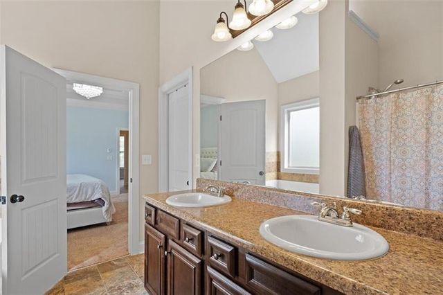 1246 FOXCREEK Drive, Mcdonough, GA 30252