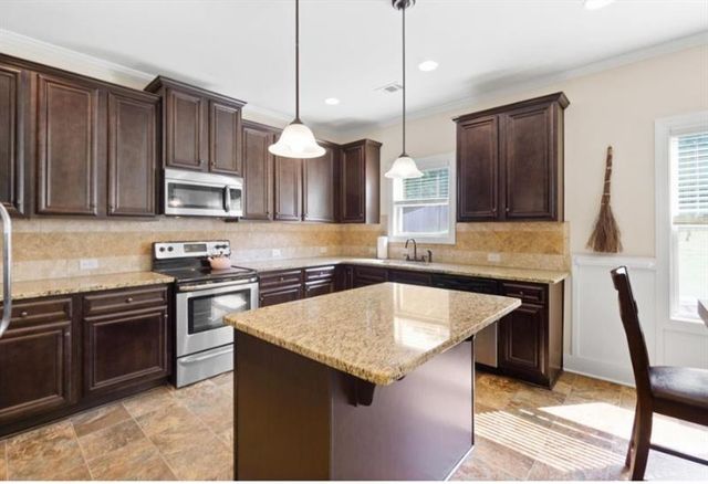 1246 FOXCREEK Drive, Mcdonough, GA 30252