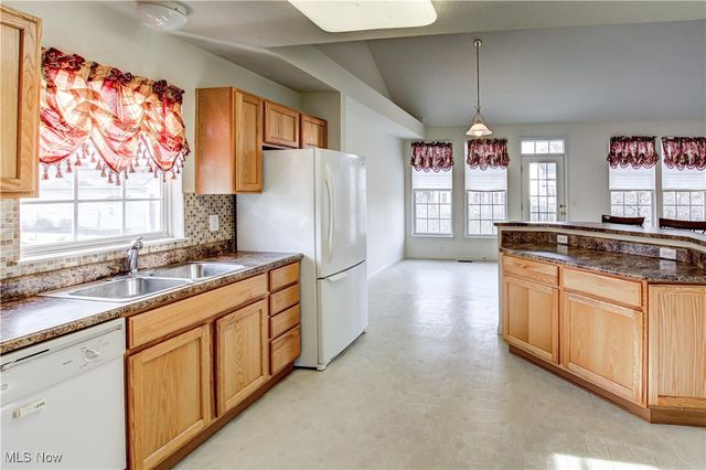 6308 Richmond Road, Oakwood Village, OH 44146