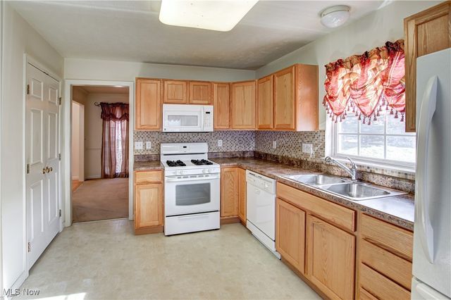 6308 Richmond Road, Oakwood Village, OH 44146