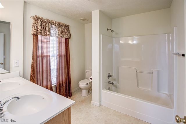 6308 Richmond Road, Oakwood Village, OH 44146