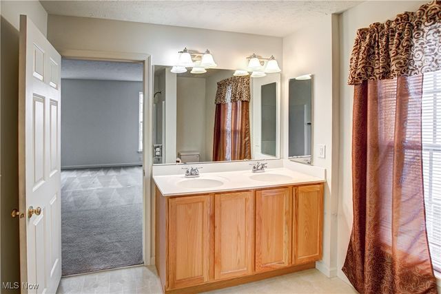 6308 Richmond Road, Oakwood Village, OH 44146