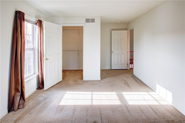 6308 Richmond Road, Oakwood Village, OH 44146