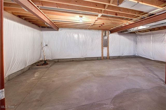 6308 Richmond Road, Oakwood Village, OH 44146